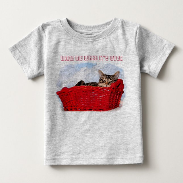 Sova kattungen i ljus röd basket tröja (Framsida)