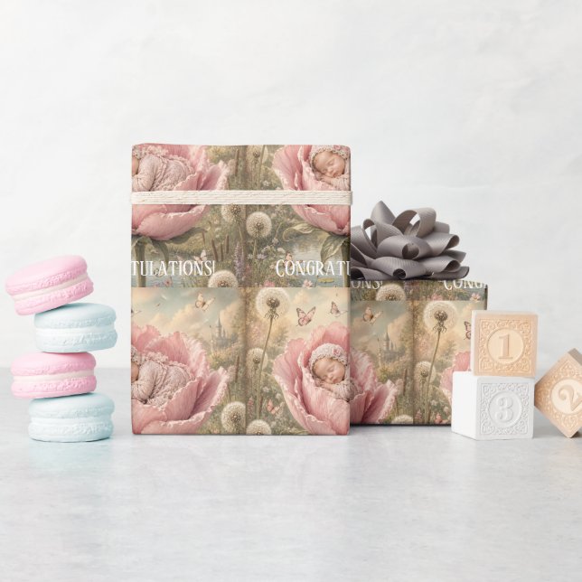 Sovande bebis i rosa blomma Grattis Presentpapper (Baby Shower)