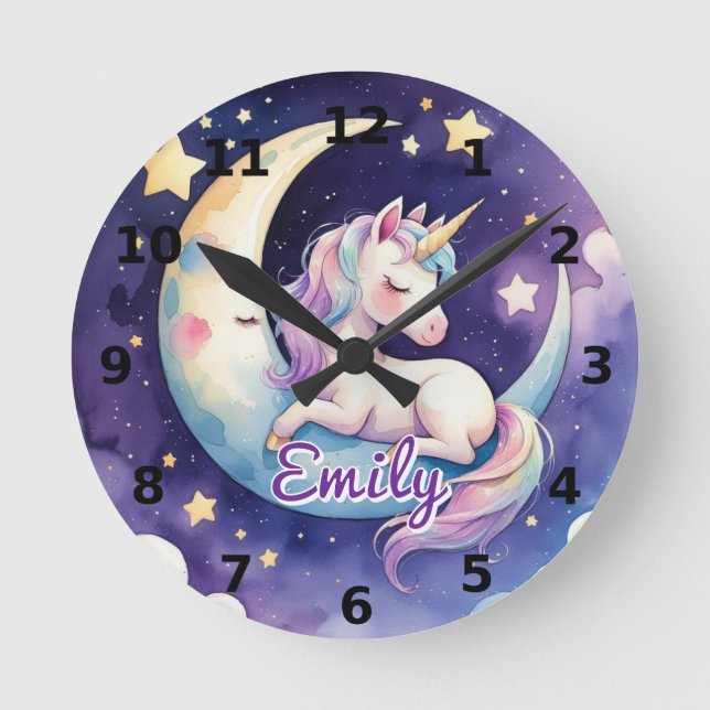 Sovande enhörning på månredigerbart namnalarm rund klocka (Framsida)