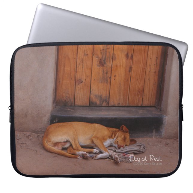 Sovande hund laptop sleeve (Framsidan)