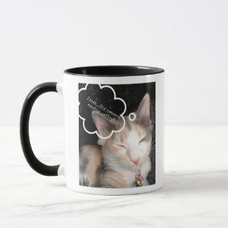 Sovande katt behöver kaffe-meme mugg