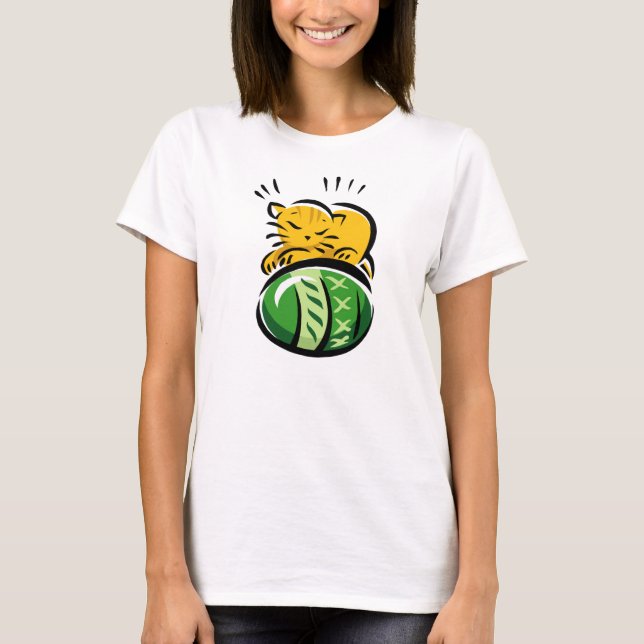 Sovande katt med påskäggs-t-shirt t shirt (Framsida)