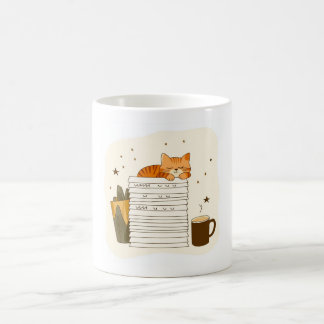 Sovande katt på bokstapel-mugg kaffemugg