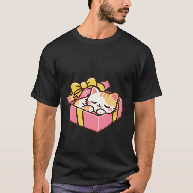Sovande Kawaii Ginger-Katt i Rosa Presentlåda ✨🎁 T Shirt (Framsida)