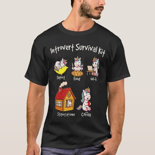Sovande Mat Wifi Stannar Hemma Kaffe Introvert T Shirt (Framsida)