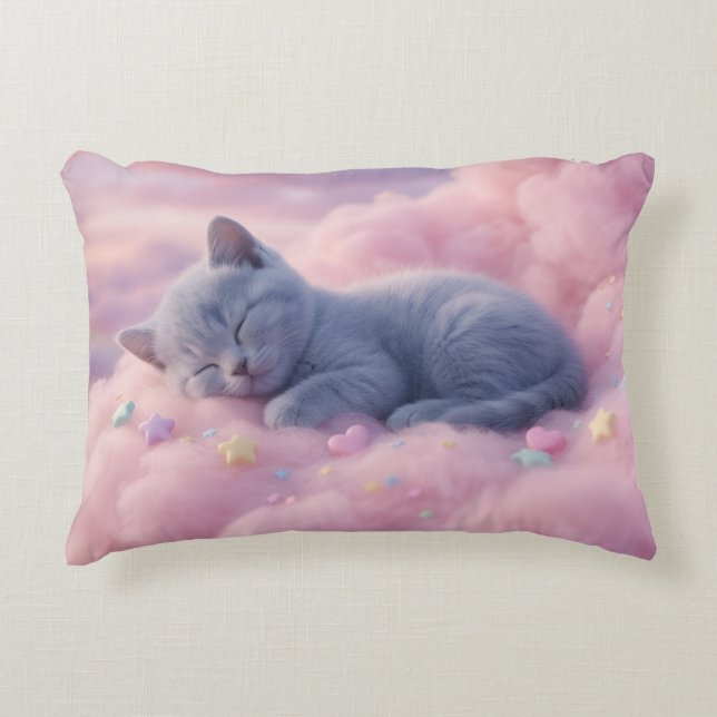 Sovande Pastell Kattunge på Fluffiga Rosa Moln Kon Prydnadskudde (Framsidan)