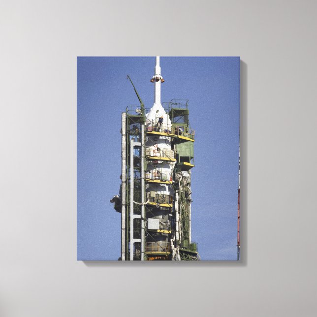 Soyuz-raketen sätts in i läge canvastryck (Framsida)