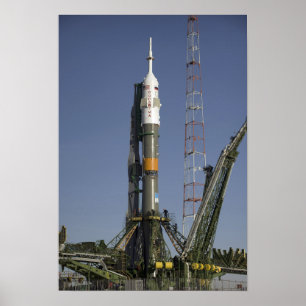 Soyuz-raketen sätts in i läge poster
