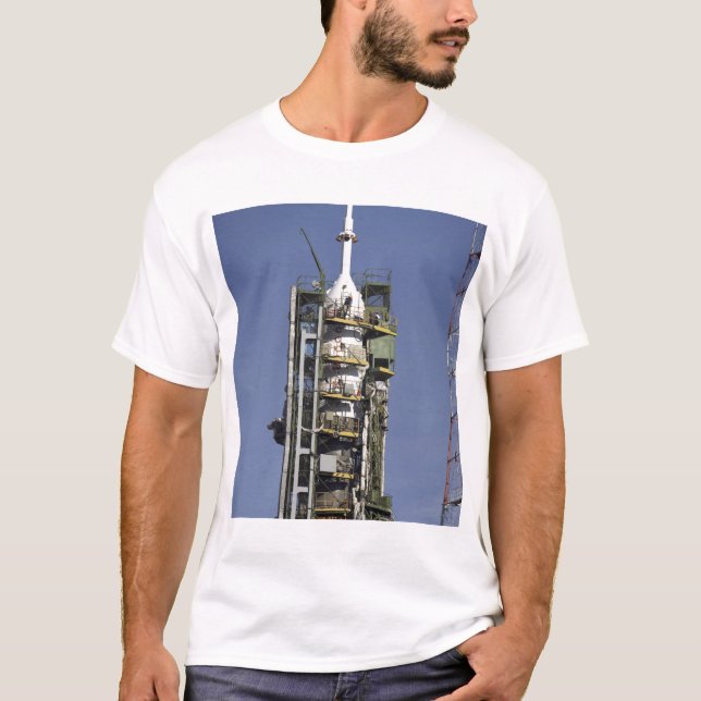 Soyuz-raketen sätts in i läge t-shirt (Framsida)