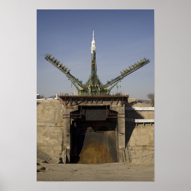 Soyuz-raketen uppförs i position 2 poster (Framsidan)