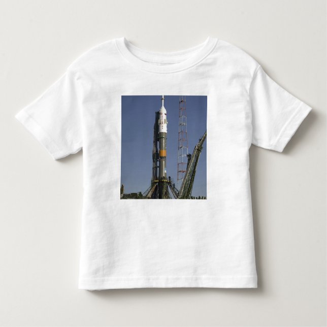 Soyuz-raketen uppförs i position 2 t-shirt (Framsida)