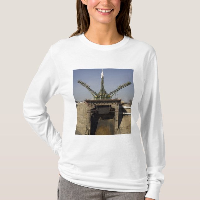 Soyuz-raketen uppförs i position 3 t shirt (Framsida)