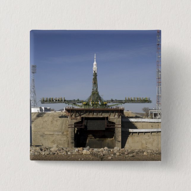 Soyuz-raketen uppförs i position 6 knapp (Framsida)