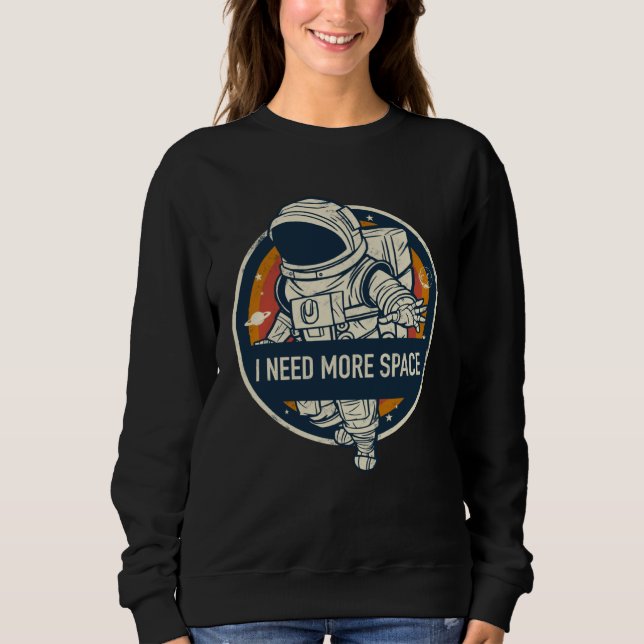 Space and astronaut motif  Ich brauche mehr Raum T Shirt (Framsida)