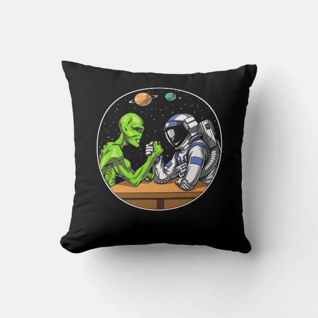 Space Astronaut Alien Arm Wrestling Funny Cosmic Kudde (Framsida)