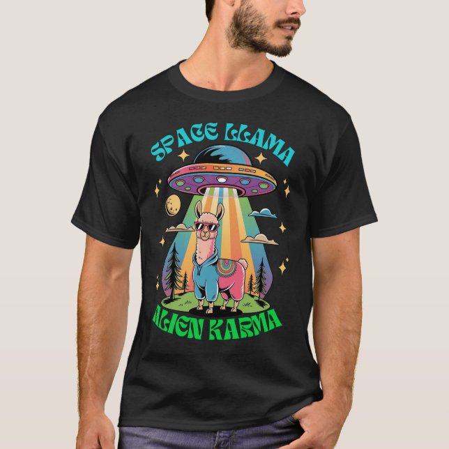 Space Llama Alien Karma, Funny Llama UFO Retro T Shirt (Framsida)
