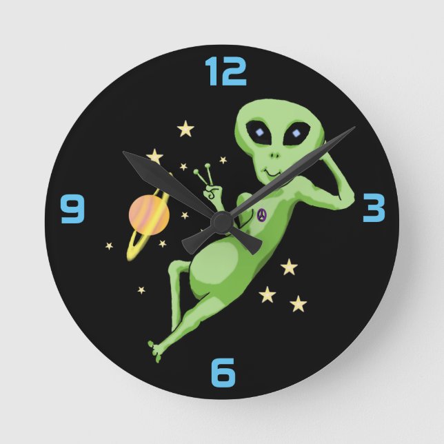 Space Peace Alien Clock Rund Klocka (Framsida)