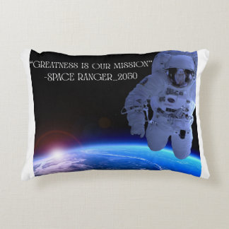 Space ranger accent pillow prydnadskudde