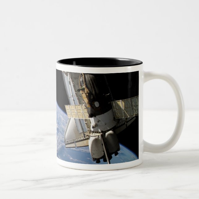 Space Shuttle Atlantis och Soyuz rymdfarkoster Två-Tonad Mugg (Höger)