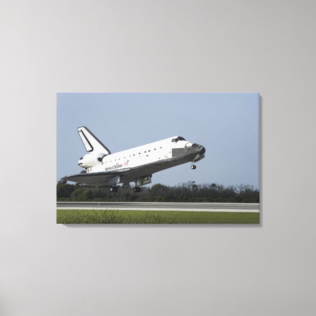 Space Shuttle Discovery-landar på Runway 33 2 Canvastryck (Framsida)