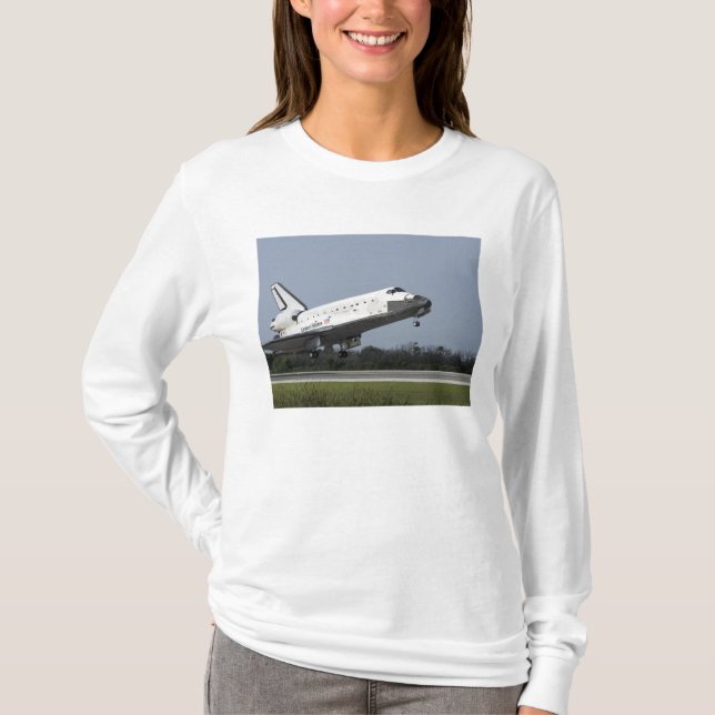 Space Shuttle Discovery-landar på Runway 33 2 T-shirt (Framsida)