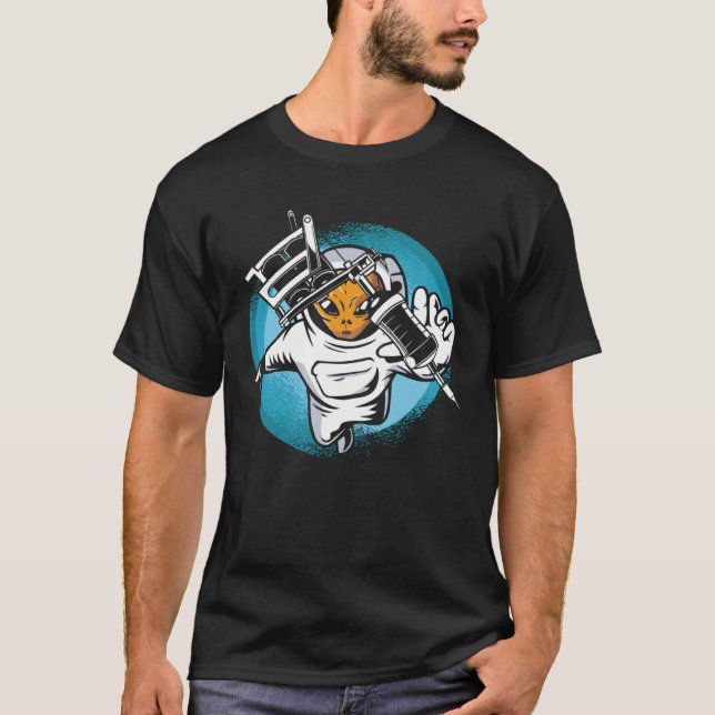 Spaceman Alien Tattooist T Shirt (Framsida)