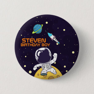 Spaceman Astronaut Flyter i Rymden Birthday Knapp