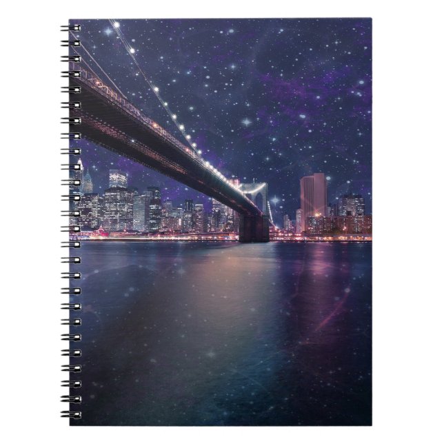 Spacey Manhattan Skyline Anteckningsbok (Framsidan)