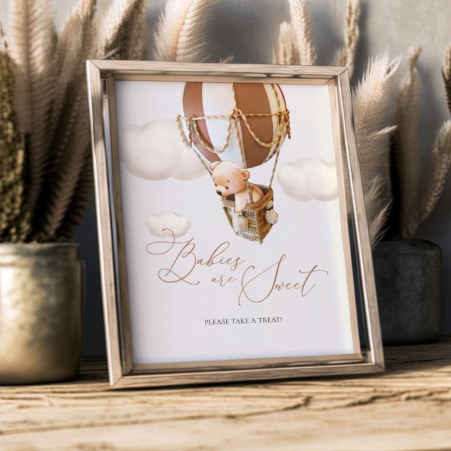 Spädbarn är sötat, ta en tuggballong. fototryck (Skapare uppladdad)