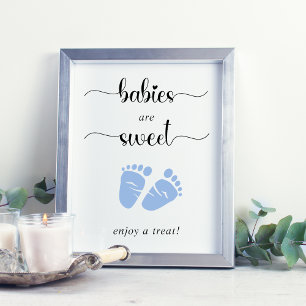 Spädbarn är sött och njut av ett Beat Blue Baby Fe Poster