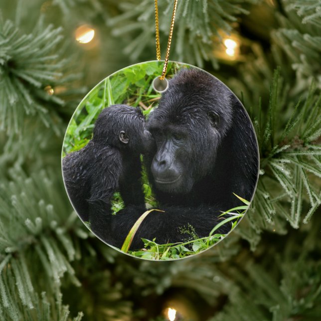 Spädbarn bergsgorilla kysser silverback gorilla julgransprydnad keramik (Träd)
