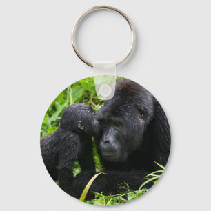 Spädbarn Gorilla kyssar silverback gorilla Nyckelring