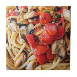 Spaghetti med musselbricka kakelplatta