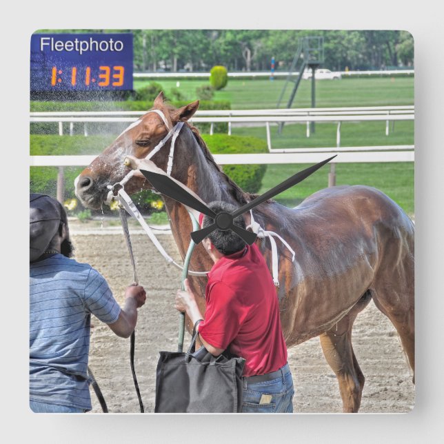 Spango segrar på Belmont Park Fyrkantig Klocka (Framsida)