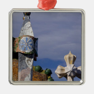 Spanien, Katalonien, Barcelona. Casa Batllo (1906) Julgransprydnad Metall