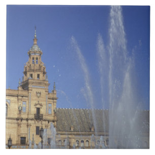 Spanien, Sevilla, Andalusien Fontän och utsmyckad Kakelplatta
