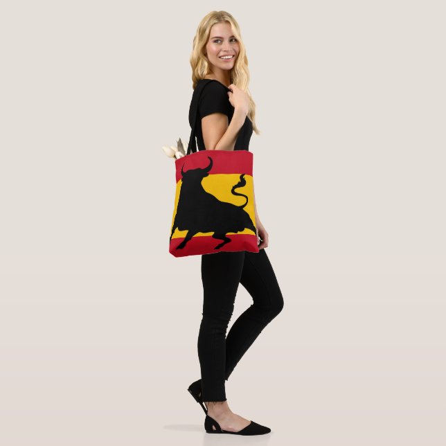 Spanska flagga med tjur tygkasse (På modell)