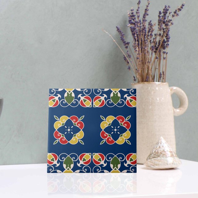Spanska Kalifornien-Stil i Vibrant Mediterranean Kakelplatta (Skapare uppladdad)