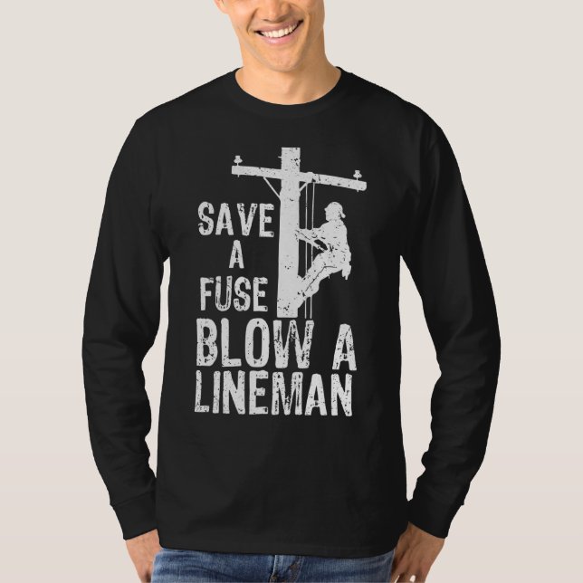 Spara A Fuse Blow A Lineman T Shirt (Framsida)