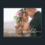 Spara av elegant Kalligrafi - foto för nytt datum Vykort<br><div class="desc">Modern Elegant Calligraphy Script Spara Det nya datumet Bröllop sköt upp ett par foto-vykort</div>