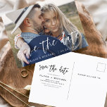Spara datum Boho-minimalistfotomodern Vykort<br><div class="desc">Hämta kärnan i din kärlek-artikel med vårt Spara det datumbaserade Boho-minimalistiska fotomoderna vykortet. Detta vykort är en kombination av minimalism och karm för contemporary, och skapar det perfekten för att tillkännage ert kommande bröllop. Med ditt omhuldade foto av förlovningen blir det här vykortet ett påtagligt minne som dina kära kan...</div>