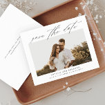 Spara datum för budgetskriptfoto<br><div class="desc">Ett elegant-skript sparar datumet med vågräts foto och minimal text. Klicka på Redigera om du vill anpassa den här designen.</div>