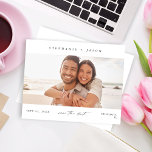 Spara datum för Elegan Panoramic Photo Modern<br><div class="desc">Ha lite roligt med ett faux panoramatiskt foto Spara datumet. Det är minimalistiskt, modernt, enkelt och chic. Inbjudan kommer att vara lika unikt som ditt foto och för en pris budget. Det är underbart för Vår, Sommar Bröllop, Beach, Boho Bröllop, Fallbröllop, Rustic Bröllop, Winter Weddings och mer. Glöm den extremt...</div>