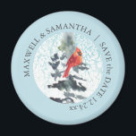 Spara datum magneter Winter Wonderland Bröllop<br><div class="desc">I vintras visar spara datum magneter en vinter-ö med vattenfärg och erbjuder ett gediget och unikt val för berg,  jul och helgdag bröllop.</div>