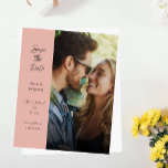 Spara datum - Ro<br><div class="desc">** SATIN PAPPER ÄR PAPPERT. UPPGRADERA PAPPRA FÖR EN TEKER-PAPPER. HAR ETT ALTERNATIV FÖR ENVELOPES. *** Spara pengar på inbjudningar med denna mindre inbjudan som har ett alternativ för kuvert. Hämta redot för gästerna till fantastisk med ditt moderna foto- och sidvändersprogram för att spara inbjudan till Dusty Ro. Vill du...</div>