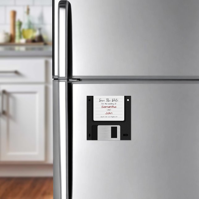 Spara datum som på nytt sparat i Bröllop Magnetisk Inbjudningskort (
Capture nostalgia with our cute retro floppy disk Save the Date, a unique tribute to timeless love.)
