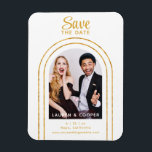 Spara datum, svart Guld-Snyggt, modern Bröllop Magnet<br><div class="desc">Spara Snyggten Date Black Guld Script Modern Bröllop Magnets innehåller ditt favoritfoto i en gyllene båge på en vit bakgrund. Anpassa texten genom att redigera texten i de angivna textrutorna. Designad för dig ©Evco Studio www.zazzle.com/store/evcostudio</div>