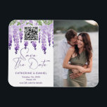 Spara datum vattenfärgen Wisteria Bröllop i fotot Magnet<br><div class="desc">Fotospara Datumfärgerna Watercolor Wisteria Bröllop spara datum Magnets har vattenfärgsblommor i mjuk lilak,  lavender och lila med grönt mot en vit bakgrund med Spara datuminformationen nedan med en anpassningsbar QR-kod. Anpassa genom att redigera texten i de angivna textrutorna och ditt favoritfoto. Designad för dig ©Evco Studio www.zazzle.com/store/evcostudio</div>