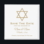 Spara datumet Bröllop Magnet : David-stjärnan<br><div class="desc">David personligs stjärna Spara bröllop-magnet i vitt med guld-bokstäver. Anpassadet är fullt ut. Bakgrunden till färg kan ändras. Designad av Heard_.</div>