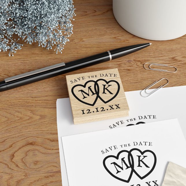Spara datumet DIY Bröllop Monogram Rubber Frimärke Stämpel (Add your initials and wedding date to this rustic entwined hearts Save the Date rubber stamp)